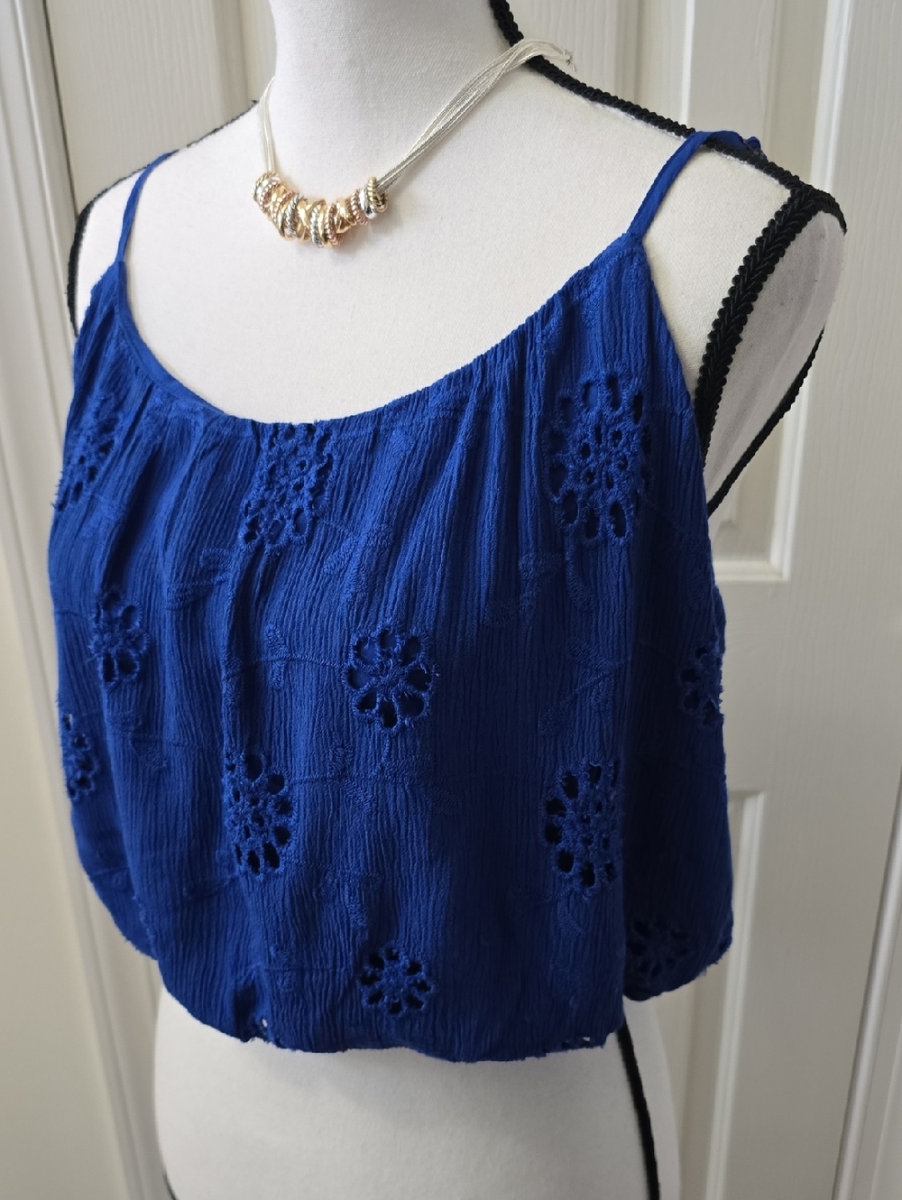 REWIND BRAND WOMENS JUNIOR SIZE ROYAL BLUE LINED SUMMER CROP TANK TOP SIZE LARGE